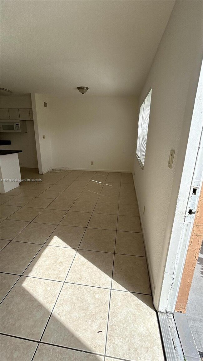 Photo - 978 SW 10th Dr Unit 02