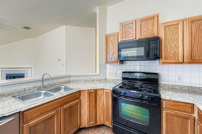 Photo - 1609 Honeysuckle Ln