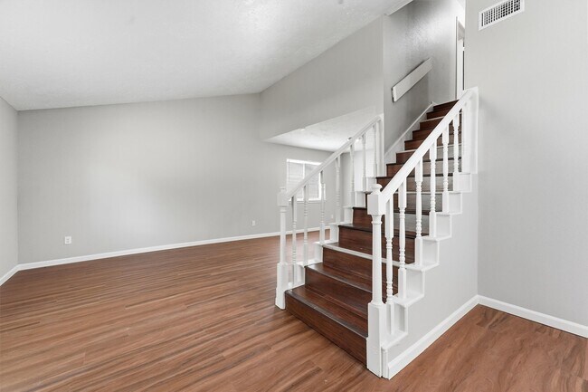Photo - 2042 Bridge Cross Ln
