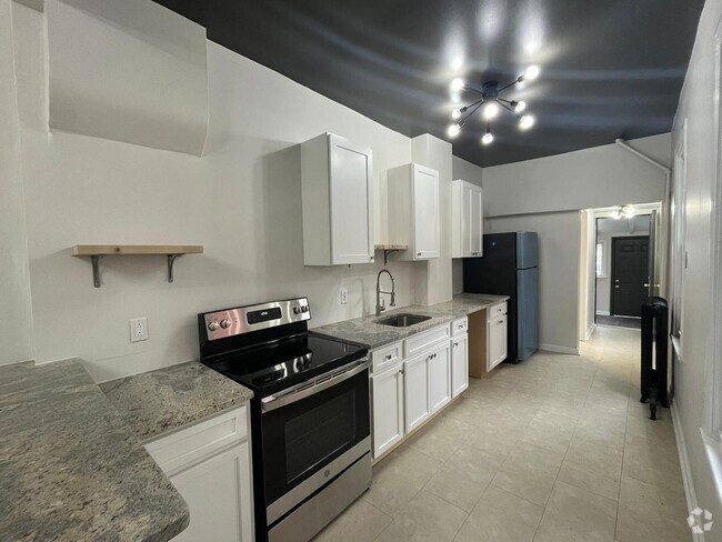 Building Photo - Fully renovated 3 bedrooms 1.5 bath with f... Rental