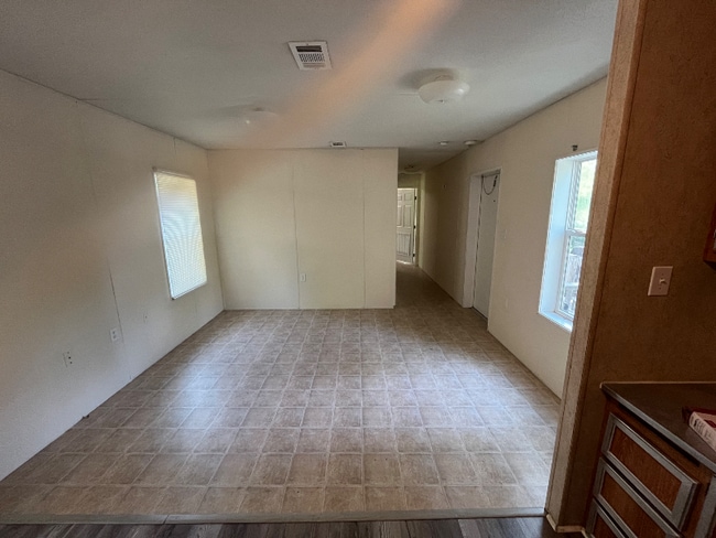 Photo - 129 Genes Ln