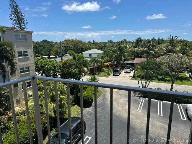2615 NE 3rd Ct Unit 4120