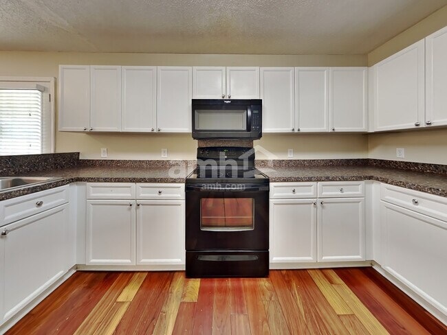 Photo - 405 White Bluff Ct