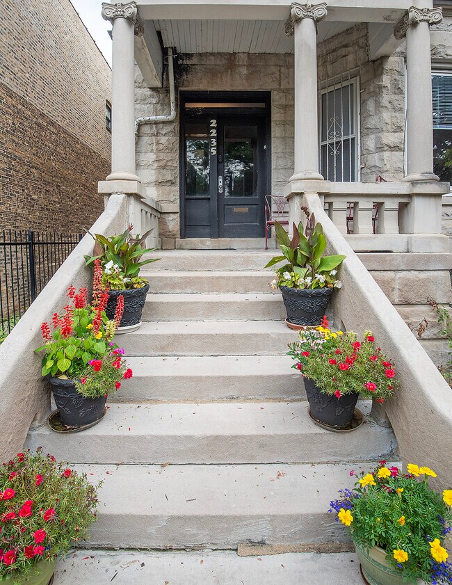 Entrada - 2235 N Kimball Ave Unidad 1st Floor