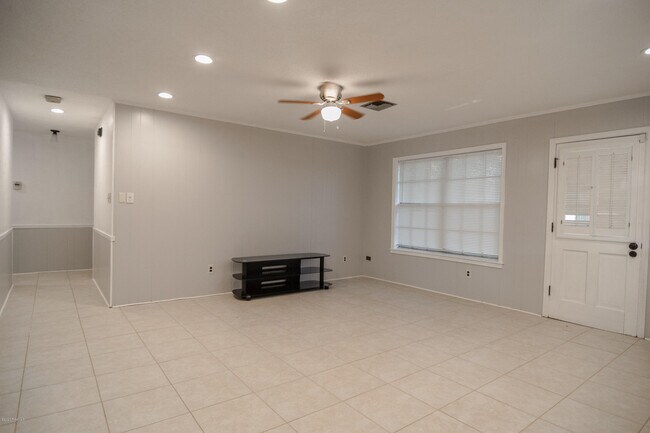 111 Valencia Dr
