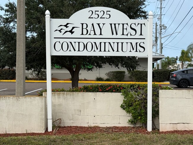 Building Photo - Great Largo 2/1 condo 55+ community