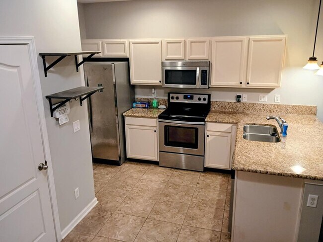 Photo - 425 Oasis Ln