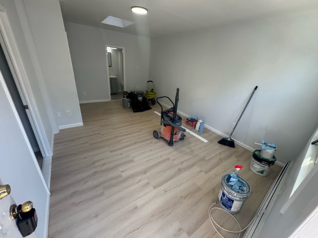 Photo - 106 E 5th St