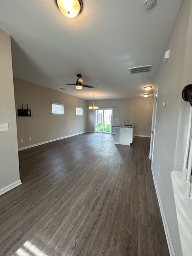 Photo - STYLISH & MODERN TOWNHOME IN HARBISON GROVE