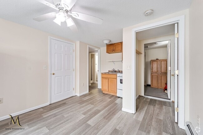 Building Photo - 1692 Memorial Dr Unit Basement Right Rental