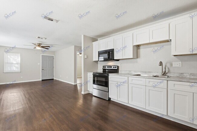 Photo - 217 Joyce St Unit B