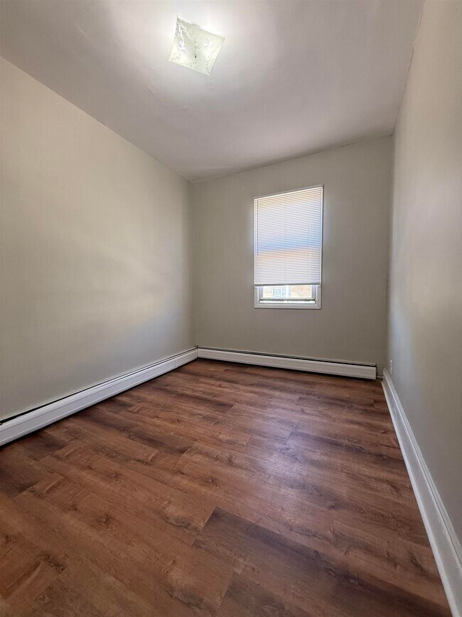 Photo - 153 W 20th St
