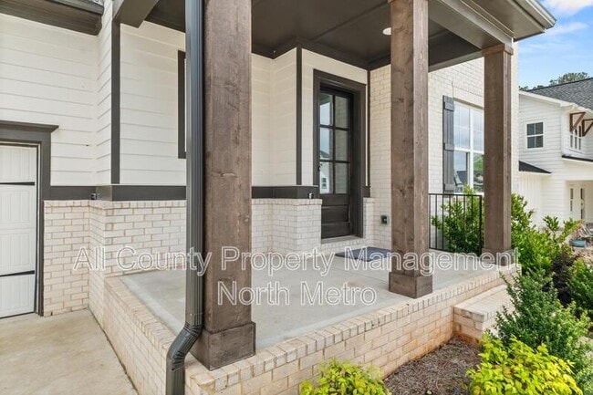 Photo - 382 Tillman Pass