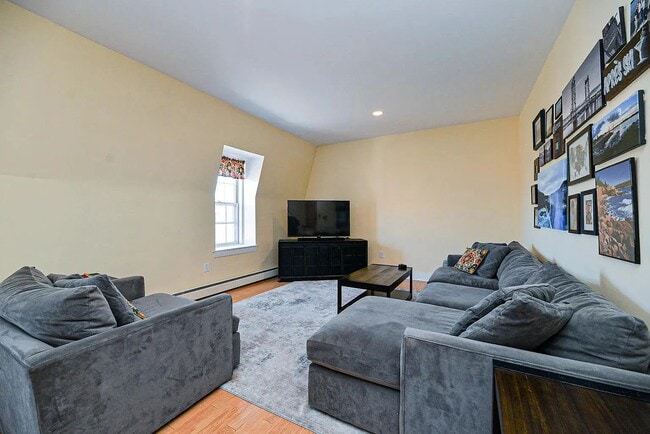 Photo - Portsmouth NH Unit 5