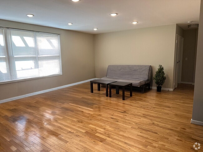 Building Photo - 274 County Rd Unit 274 County Rd 2D Rental