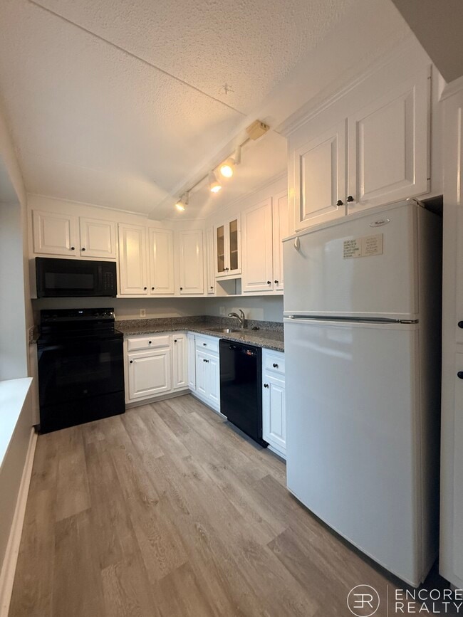 Photo - 1243 Beacon St