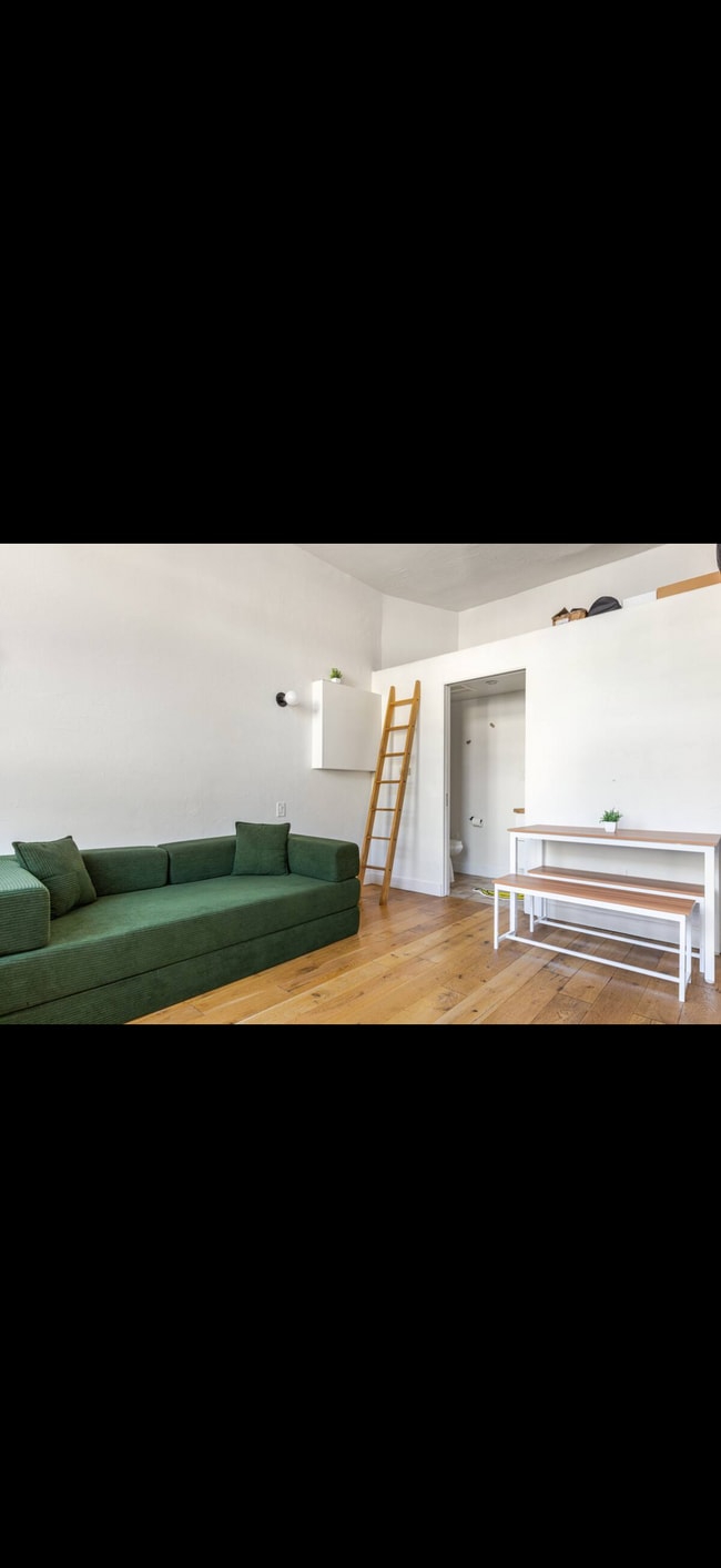 Photo - 1341 1/2 Lilac Ter Unit Lilac