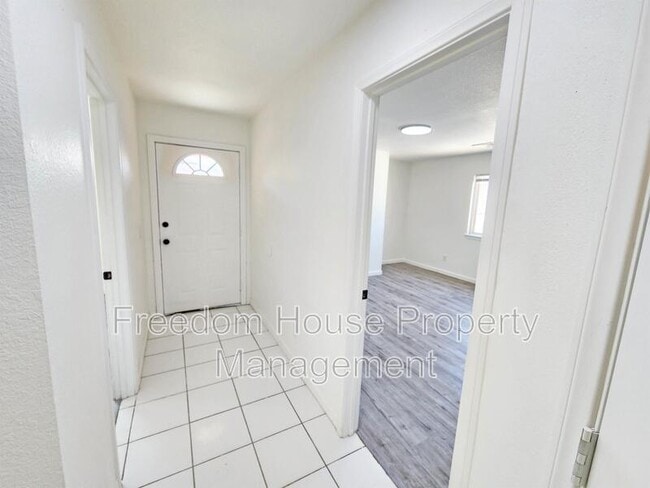 Photo - 1821 Pershing Ave Unit #B