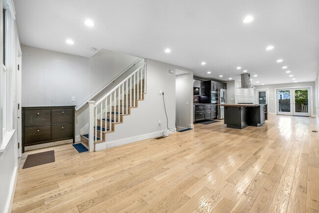 Photo - 571 Franklin St