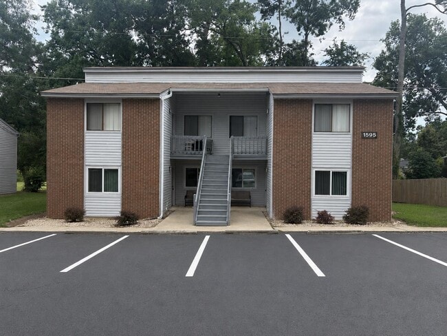 Building Photo - 1595 Willow Bend Way