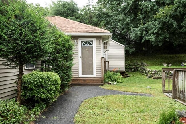 Building Photo - 2840 Hartford Ave Unit B