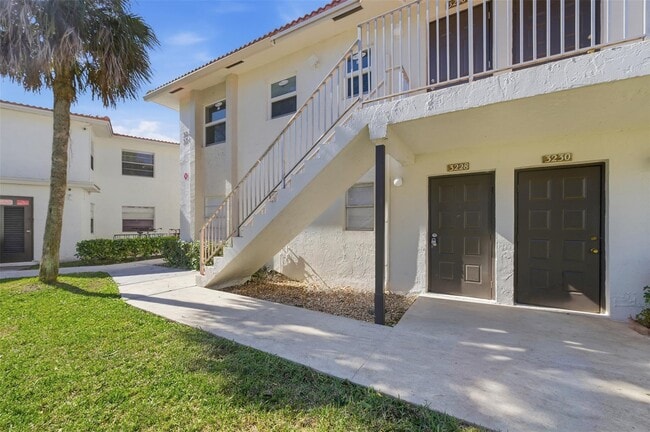 Building Photo - 3228 Coral Ridge Dr