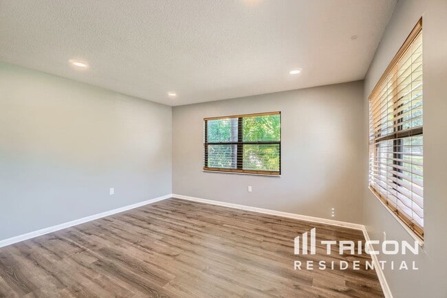 Photo - 348 Barbara Cir