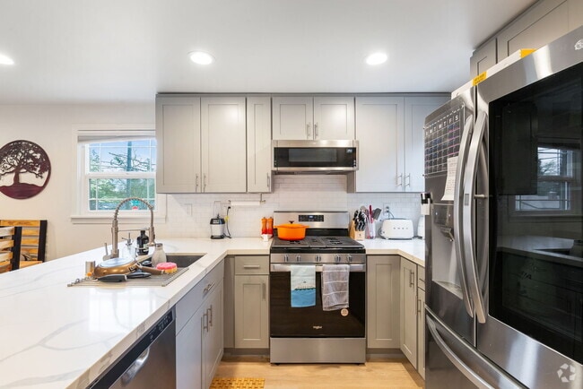 Building Photo - 16626 15th Ave NE Rental