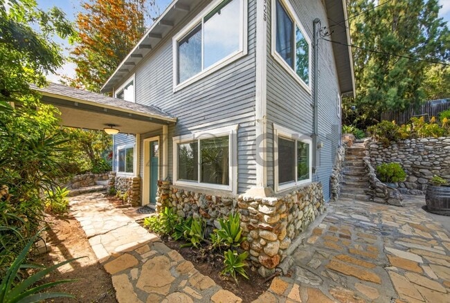 Building Photo - 16925 Hillside Dr