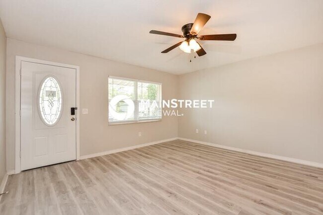 Photo - 4 Bedroom Pet-Friendly Home in DELAND, FL ...