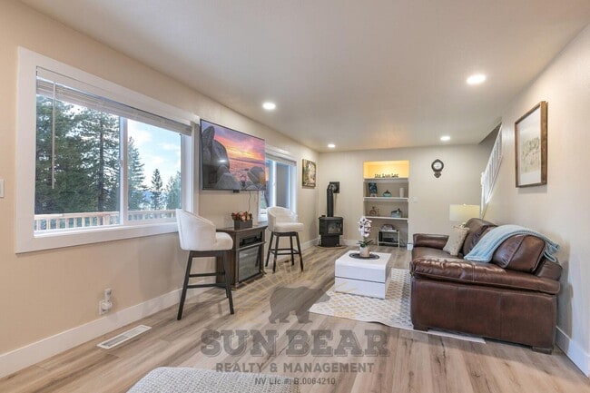 Photo - Bright Home in Incline!