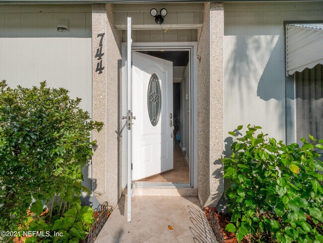 Photo - 744 Aquatic Dr