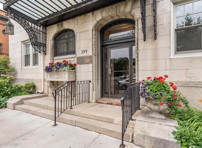 Photo - 399 State St