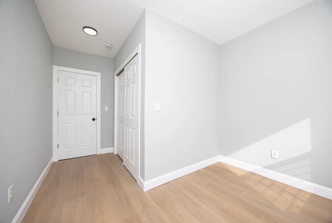 Photo - 667 Glenmore Ave