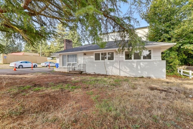 Photo - 4 bedroom: Single Level SE Portland Home