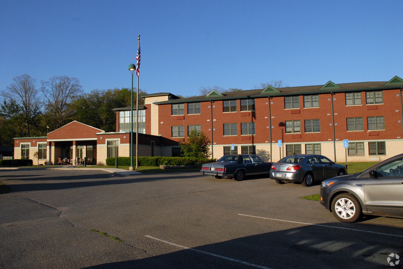 Photo - Evergreen Apartments