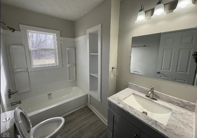 Photo - Cozy 3-Bedroom Home with Spacious Yard in Indianapolis