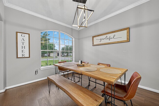 Photo - 8222 Hardy Elm St