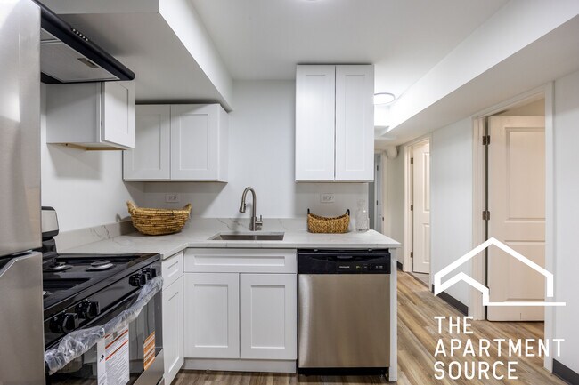 Photo - 1634 N Whipple St Unit G