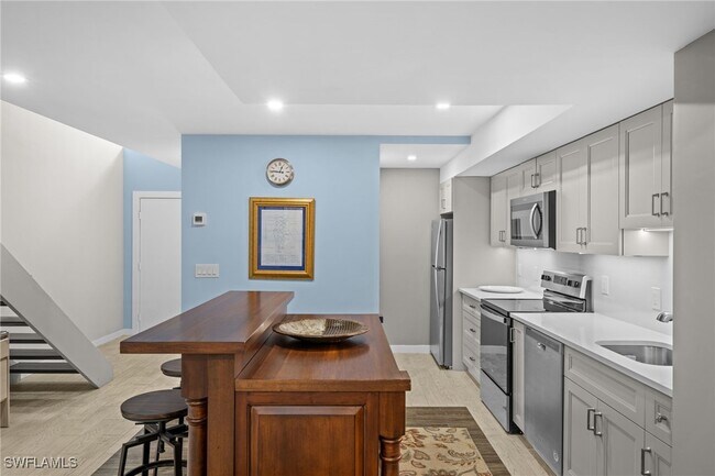 Building Photo - 833 Meadowland Dr