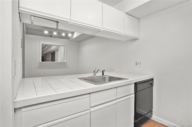 Photo - 42 S Main St Unit L4