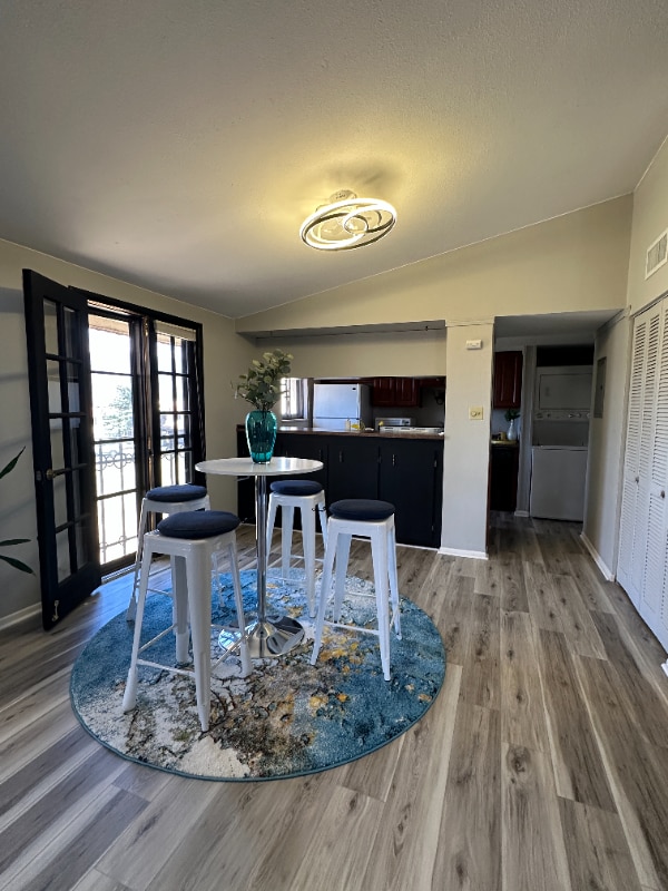 Photo - 1098 Fontmore Rd