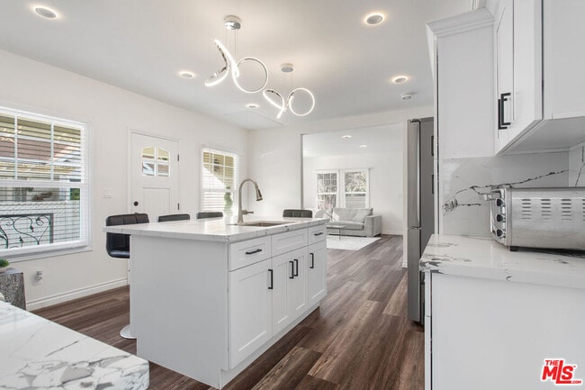 Photo - 5542 Harold Way