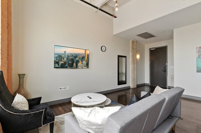 Photo - 500 S Ervay St Unidad ID1297770P