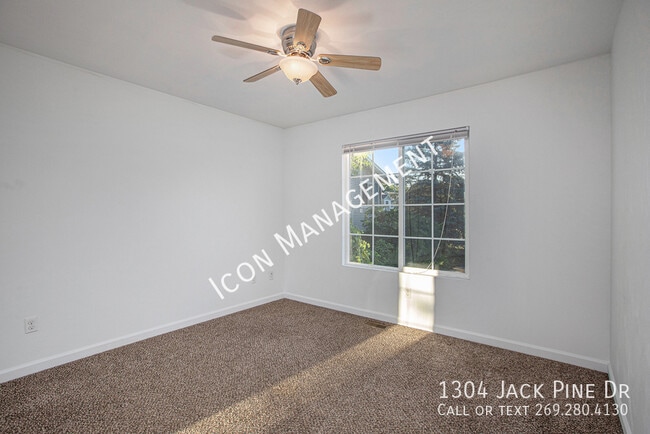 Photo - 1304 Jack Pine Way