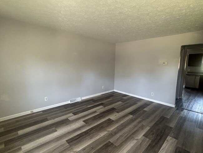 601 Lakeview Dr