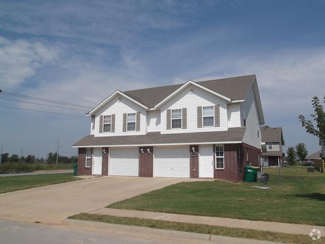 Building Photo - 942 Meadowlands Dr Rental