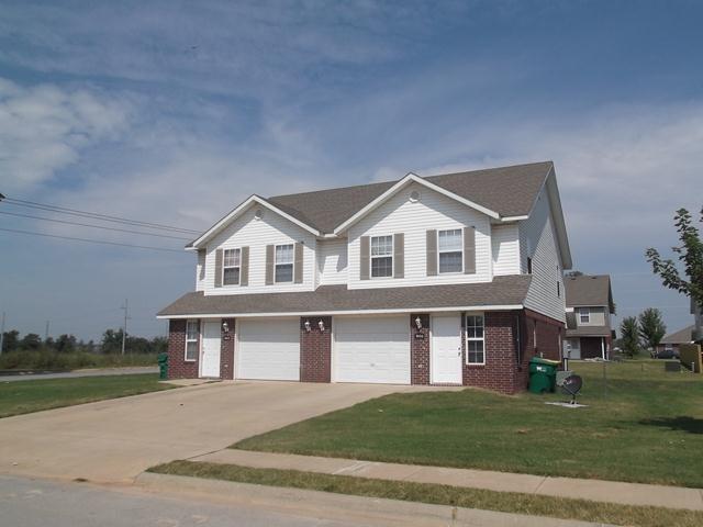 Photo - 942 Meadowlands Dr Townhome