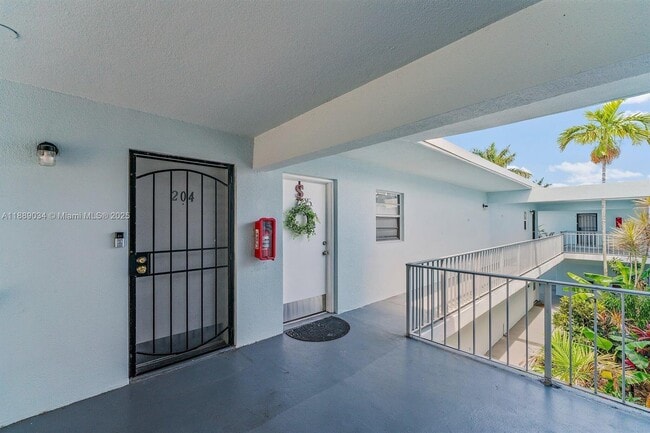 Building Photo - 725 Hummingbird Way Unit 204