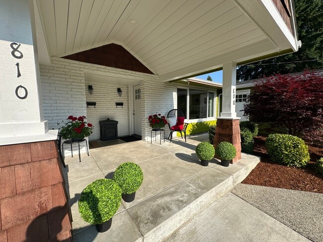 Photo - 808 Garrison St NE